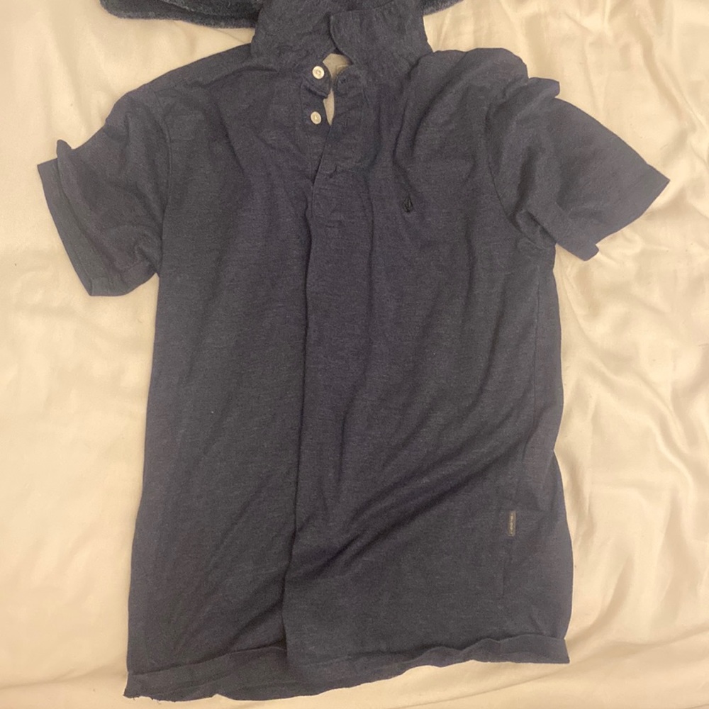 I am selling a colored shirt and is in good condition no stains